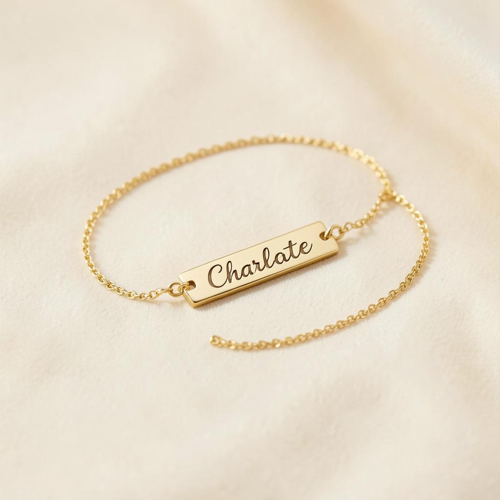 Personalized name bracelet in gold